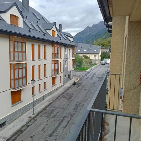 Apartamentos Valle De Tena - Biescas 3000 ภายนอก รูปภาพ
